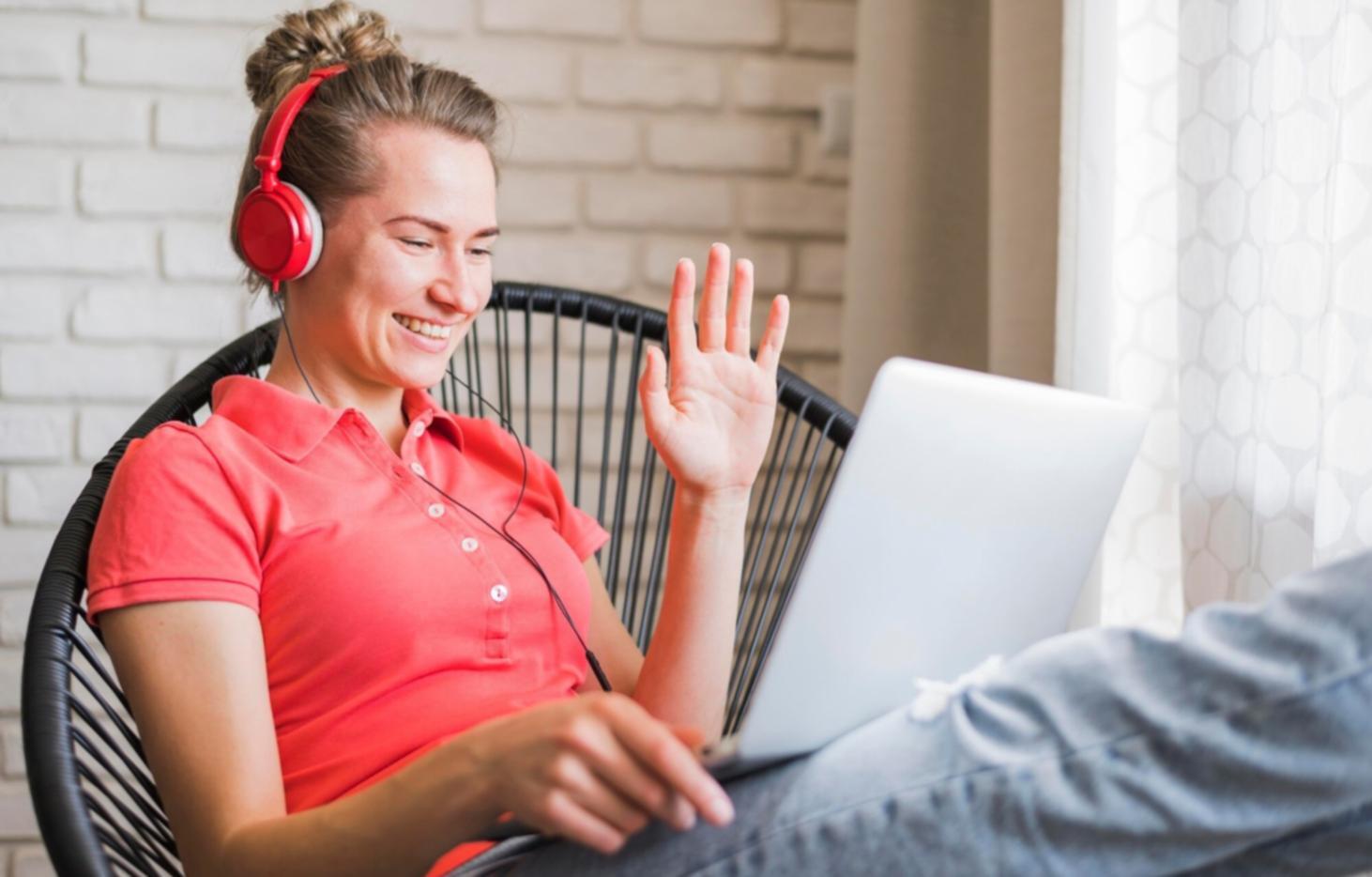 Interactive learning environment with financial charts and educational materials